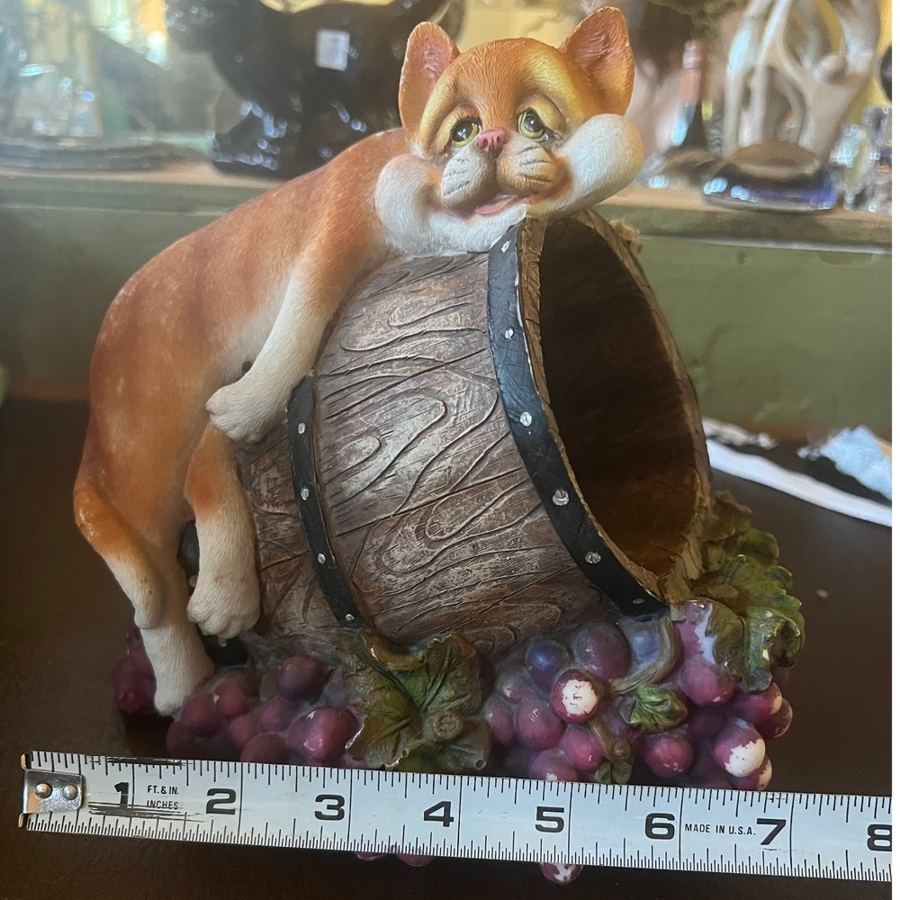 Vintage Whimsical Cat Wine Bottle Holder Resin Tipsy Kitty Vinyard Kitchen Decor - Picture 12 of 13